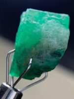 Exquisite Swat Emerald Crystal: 14.48ct of Natural Brilliance - Image 2