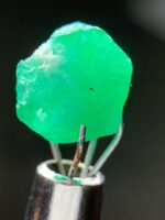 Power and Presence: 9.41ct Swat Emerald Crystal Lot - Image 6