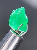 Power and Presence: 9.41ct Swat Emerald Crystal Lot - Image 7