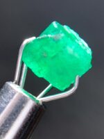 Power and Presence: 9.41ct Swat Emerald Crystal Lot - Image 8