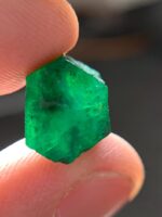 13.75ct Emerald Crystal from Swat: A Compact Jewel with Striking Clarity - Image 5