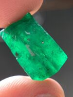13.75ct Emerald Crystal from Swat: A Compact Jewel with Striking Clarity - Image 9