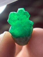 A Spectacular 13.80ct Swat Emerald Crystal: Natural Green Majesty - Image 12