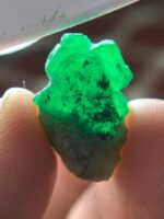 A Spectacular 13.80ct Swat Emerald Crystal: Natural Green Majesty - Image 3