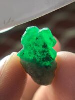 A Spectacular 13.80ct Swat Emerald Crystal: Natural Green Majesty - Image 6