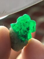 A Spectacular 13.80ct Swat Emerald Crystal: Natural Green Majesty - Image 7