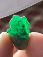 A Spectacular 13.80ct Swat Emerald Crystal: Natural Green Majesty - Image 10