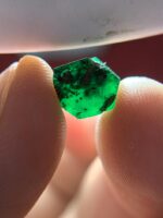 4.46 ct Swat Emerald Crystal — Natural Brilliance in a Compact Form - Image 5