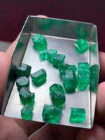 Discovering a 42 Carat Swat Emerald Rough: Sizes, Potential and Insights - Image 11