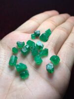 Discovering a 42 Carat Swat Emerald Rough: Sizes, Potential and Insights - Image 3