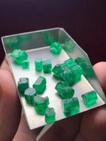 Discovering a 42 Carat Swat Emerald Rough: Sizes, Potential and Insights - Image 6