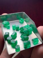 Discovering a 42 Carat Swat Emerald Rough: Sizes, Potential and Insights - Image 8