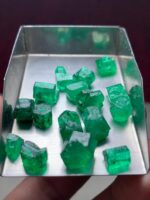 Discovering a 42 Carat Swat Emerald Rough: Sizes, Potential and Insights - Image 10