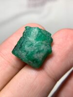 Discover the Awe-Inspiring 34.90ct Emerald Crystal: A Giant in the World of Gemstones - Image 3