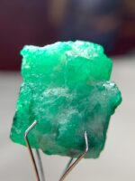 Discover the Awe-Inspiring 34.90ct Emerald Crystal: A Giant in the World of Gemstones - Image 6