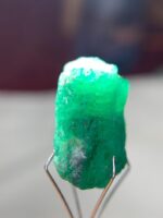 Discover the Awe-Inspiring 34.90ct Emerald Crystal: A Giant in the World of Gemstones - Image 7
