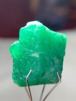 Discover the Awe-Inspiring 34.90ct Emerald Crystal: A Giant in the World of Gemstones - Image 8