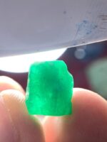 10.45ct Swat Emerald Crystal – Vivid Natural Green with Bold Structure - Image 3