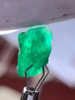 6.91 ct Swat Emerald Crystal – A Gemstone Treasure from Pakistan - Image 2