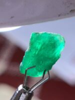 6.91 ct Swat Emerald Crystal – A Gemstone Treasure from Pakistan - Image 3