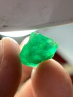 6.91 ct Swat Emerald Crystal – A Gemstone Treasure from Pakistan - Image 6