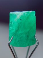8.60ct Swat Emerald Crystal – Vivid Green Raw Beauty from Pakistan - Image 10