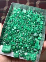 Massive 525.68 ct Swat Emerald Rough Lot: Raw Gemstone Treasure - Image 13