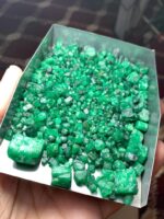 Massive 525.68 ct Swat Emerald Rough Lot: Raw Gemstone Treasure - Image 7