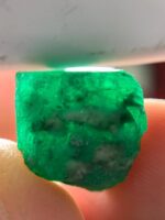 Exploring the 12.50ct Emerald Crystal: A Remarkable Gem of Rich Color and Impressive Size - Image 4