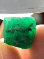 Exploring the 12.50ct Emerald Crystal: A Remarkable Gem of Rich Color and Impressive Size - Image 6