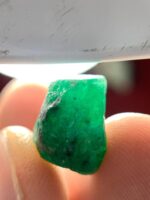 Exploring the 12.50ct Emerald Crystal: A Remarkable Gem of Rich Color and Impressive Size - Image 7