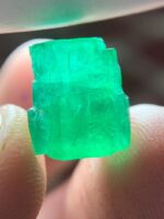 23.80ct Swat Emerald Rough – Compact Crystals of Vivid Green - Image 2