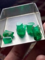 23.80ct Swat Emerald Rough – Compact Crystals of Vivid Green - Image 3