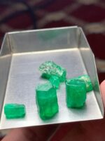 23.80ct Swat Emerald Rough – Compact Crystals of Vivid Green - Image 4