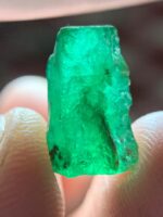 23.80ct Swat Emerald Rough – Compact Crystals of Vivid Green - Image 5