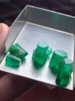 23.80ct Swat Emerald Rough – Compact Crystals of Vivid Green - Image 6