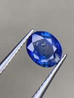 Unveiling the Elegance of a 0.90ct Heated Sapphire: A Gemstone of Radiant Beauty - Image 3