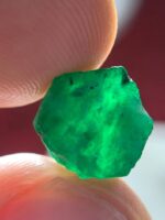 Stunning 10.55ct Swat Emerald Crystal: Natural Beauty - Image 4