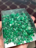 547.30ct Swat Emerald Rough Lot – Natural Green Crystals with Strong Cutting & Collector Potential - Image 2