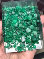 547.30ct Swat Emerald Rough Lot – Natural Green Crystals with Strong Cutting & Collector Potential - Image 12