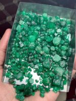 547.30ct Swat Emerald Rough Lot – Natural Green Crystals with Strong Cutting & Collector Potential - Image 13