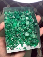 547.30ct Swat Emerald Rough Lot – Natural Green Crystals with Strong Cutting & Collector Potential - Image 4