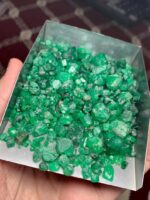 547.30ct Swat Emerald Rough Lot – Natural Green Crystals with Strong Cutting & Collector Potential - Image 8