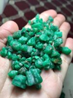 A Giant from the Mountains: 1132-Carat Emerald Rough Lot from Swat (14.75 × 12.30 × 11.70 mm) - Image 2