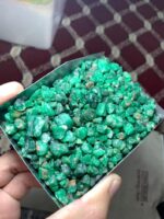 A Giant from the Mountains: 1132-Carat Emerald Rough Lot from Swat (14.75 × 12.30 × 11.70 mm) - Image 6