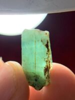 Bold and Brilliant: 22.80 Carat Emerald Crystal from Laghman - Image 10
