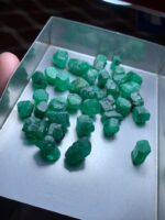 199.65 ct Swat Emerald Rough: Natural Gems With Strong Potential - Image 4