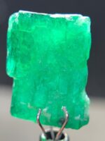 12.47ct Emerald Crystal from Swat: A True Gem of Natural Beauty - Image 2