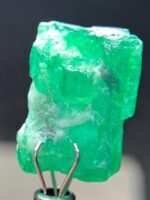 12.47ct Emerald Crystal from Swat: A True Gem of Natural Beauty - Image 4