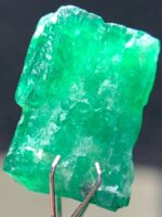 12.47ct Emerald Crystal from Swat: A True Gem of Natural Beauty - Image 6